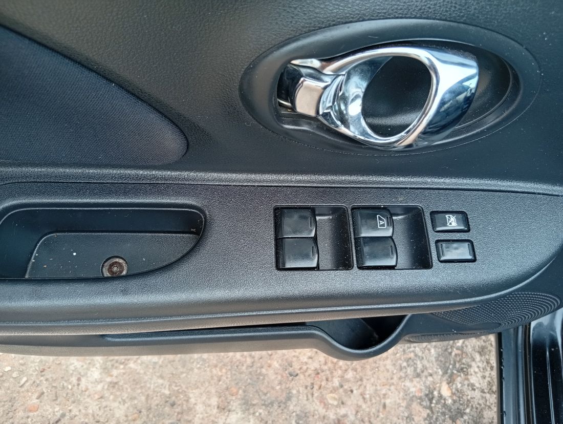 Nissan March S 1.6 5P Flex Fuel 2011/2012 — foto 9 de 15