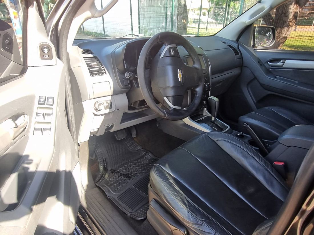CHEVROLET/GM S10 LTZ CD 2.8 4x4 TDI Automático Diesel 2014/2015 — foto 8 de 11