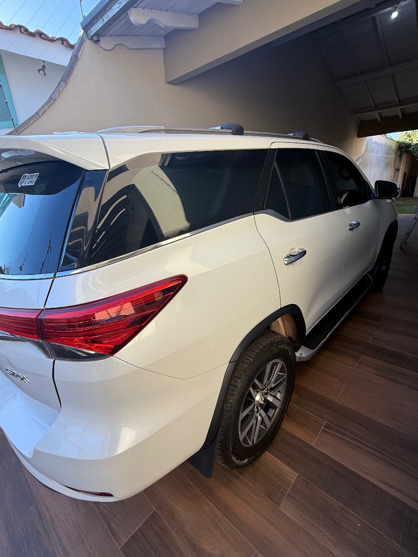Toyota Hilux SW4 SRX 2.8 4x4 TDI Automático Diesel 2016/2016 — foto 3 de 7