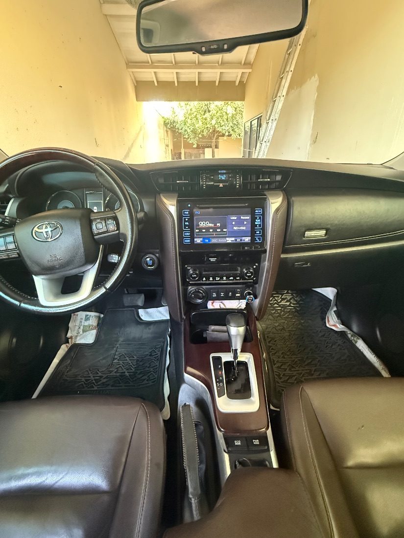 Toyota Hilux SW4 SRX 2.8 4x4 TDI Automático Diesel 2016/2016 — foto 5 de 7