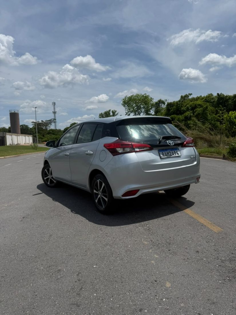 Toyota Yaris Hatch XLS Connect 1.5 Automático Flex 2020/2020 — foto 3 de 15