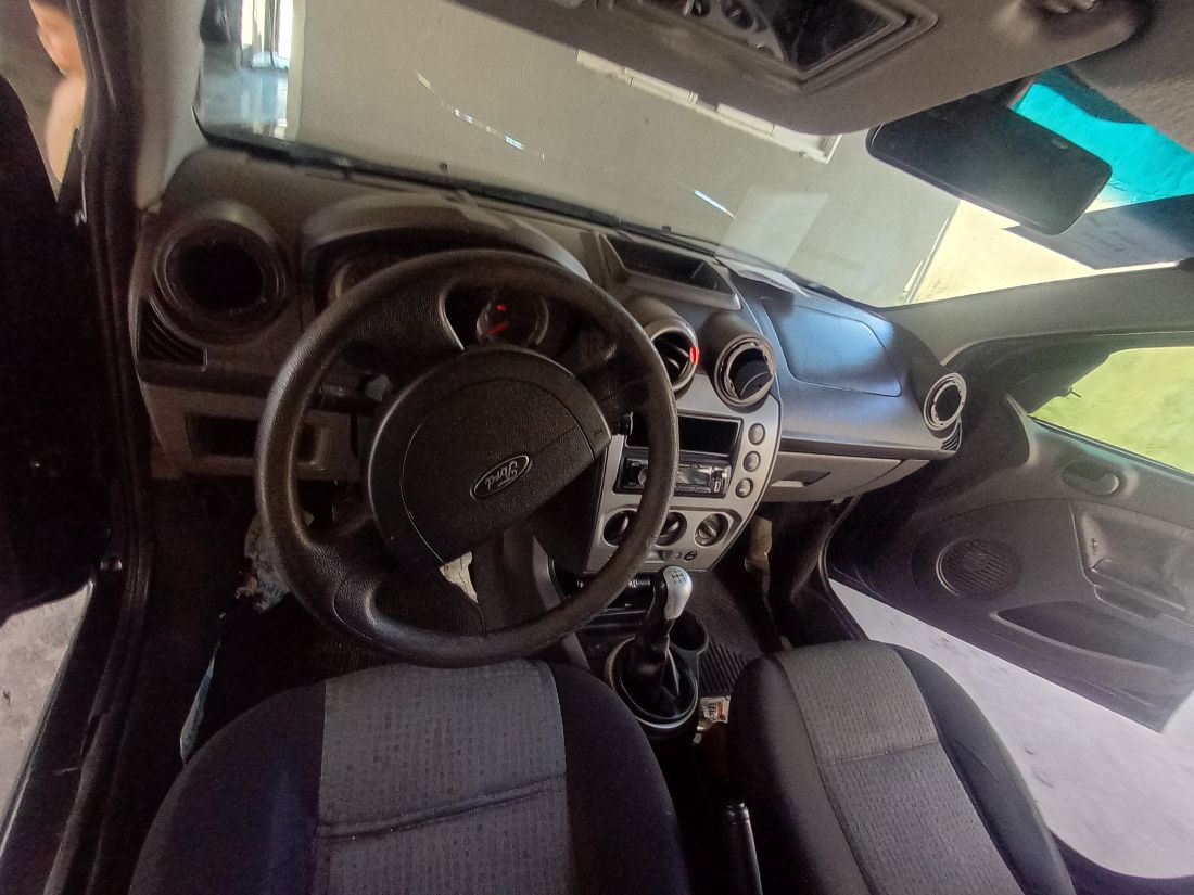 Ford Fiesta Hatch 1.6 Mecânico Flex 5P 2013/2014 — foto 3 de 8