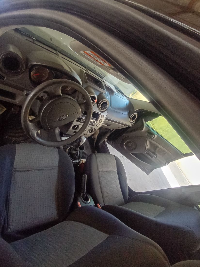 Ford Fiesta Hatch 1.6 Mecânico Flex 5P 2013/2014 — foto 6 de 8