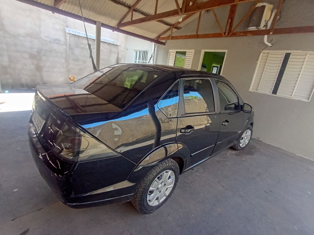 Ford Fiesta Hatch 1.6 Mecânico Flex 5P 2013/2014 — foto 7 de 8