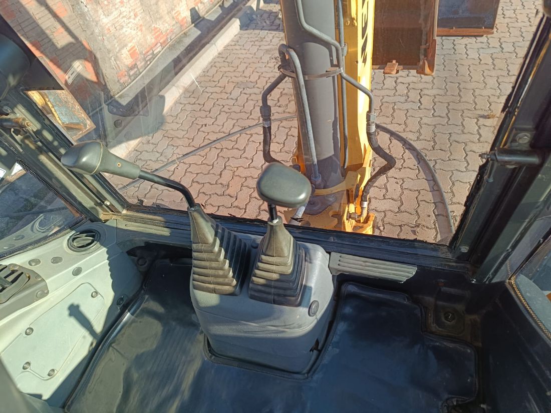 New Holland Retroescavadeira b95b 2020/2020 — foto 3 de 6