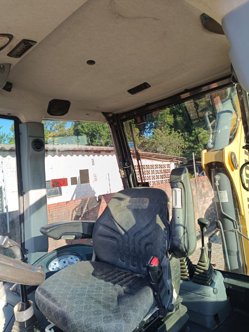 New Holland Retroescavadeira b95b 2020/2020 — foto 4 de 6