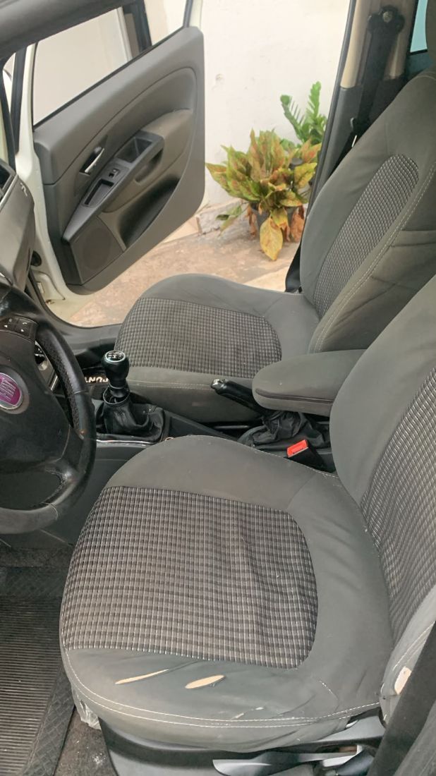 Fiat Punto Essence 1.8 Flex 5P 2010/2011 — foto 10 de 13