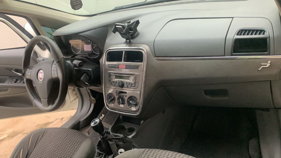 Fiat Punto Essence 1.8 Flex 5P 2010/2011 — foto 11 de 13