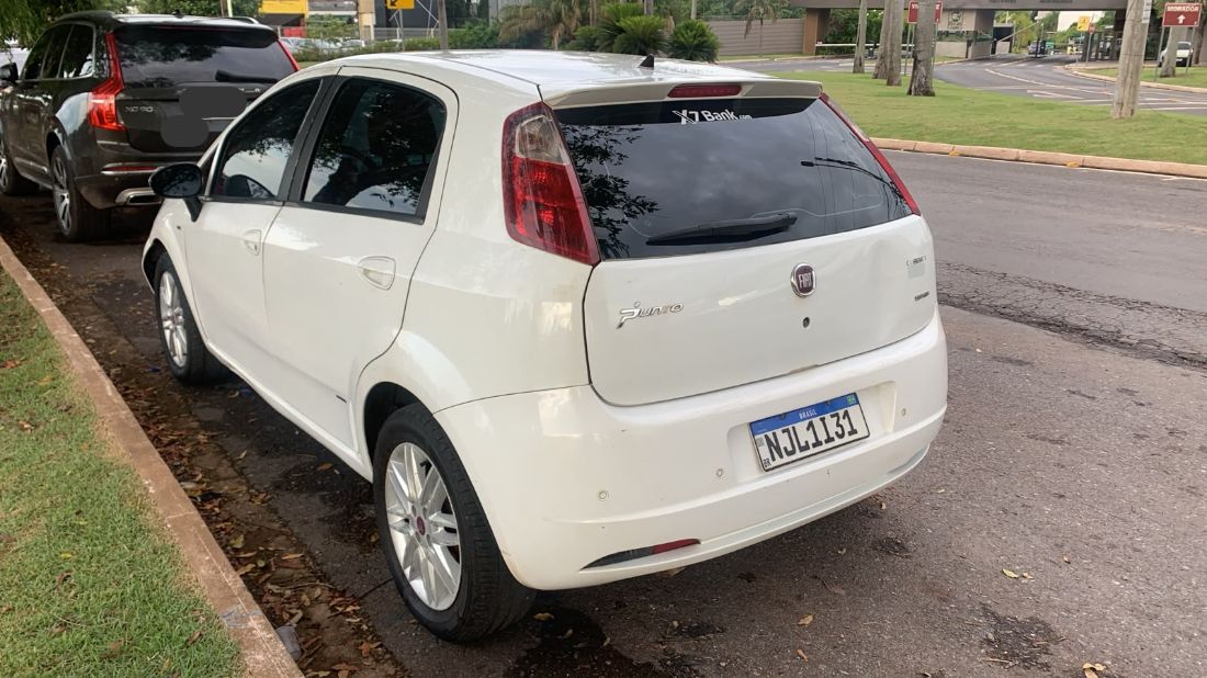 Fiat Punto Essence 1.8 Flex 5P 2010/2011 — foto 4 de 13
