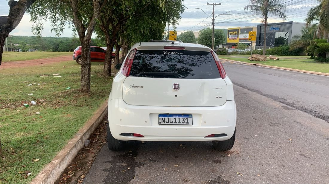 Fiat Punto Essence 1.8 Flex 5P 2010/2011 — foto 5 de 13