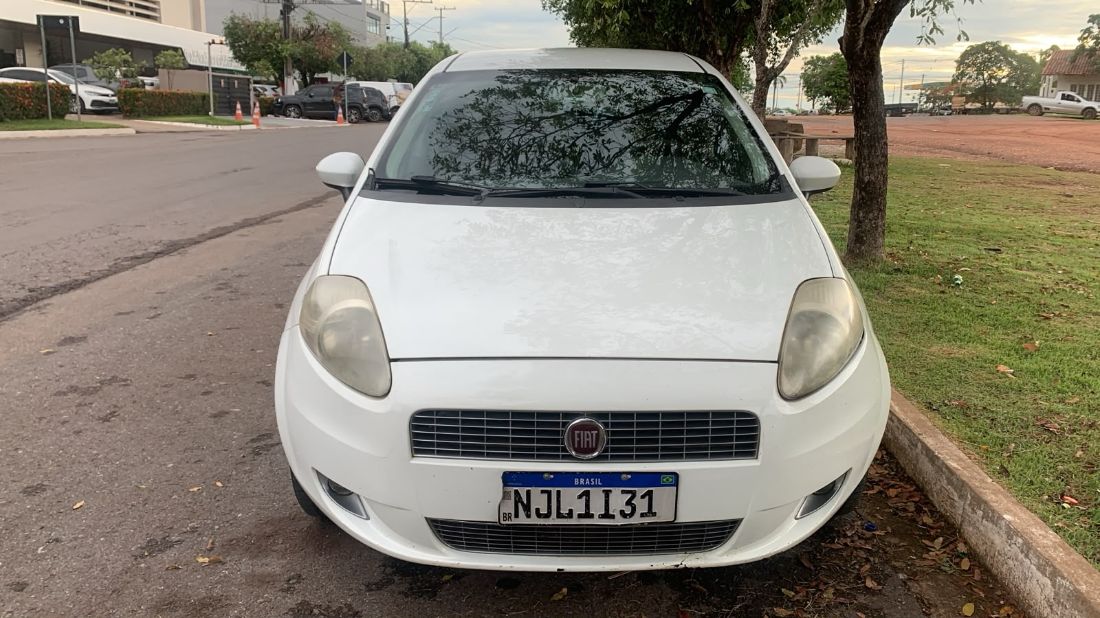 Fiat Punto Essence 1.8 Flex 5P 2010/2011 — foto 6 de 13