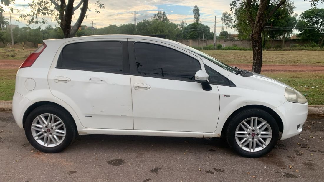 Fiat Punto Essence 1.8 Flex 5P 2010/2011 — foto 7 de 13