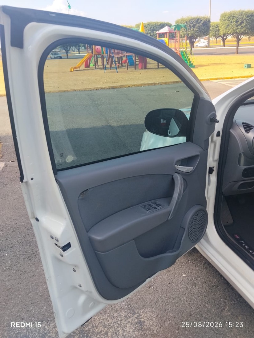 Fiat Palio Attractive 1.0 EVO Fire Flex 5P 2012/2012 — foto 8 de 10