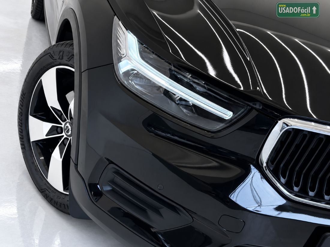 VOLVO XC 40 T-4 Momentum 2.0 252cv AWD 2020/2020 — foto 4 de 14
