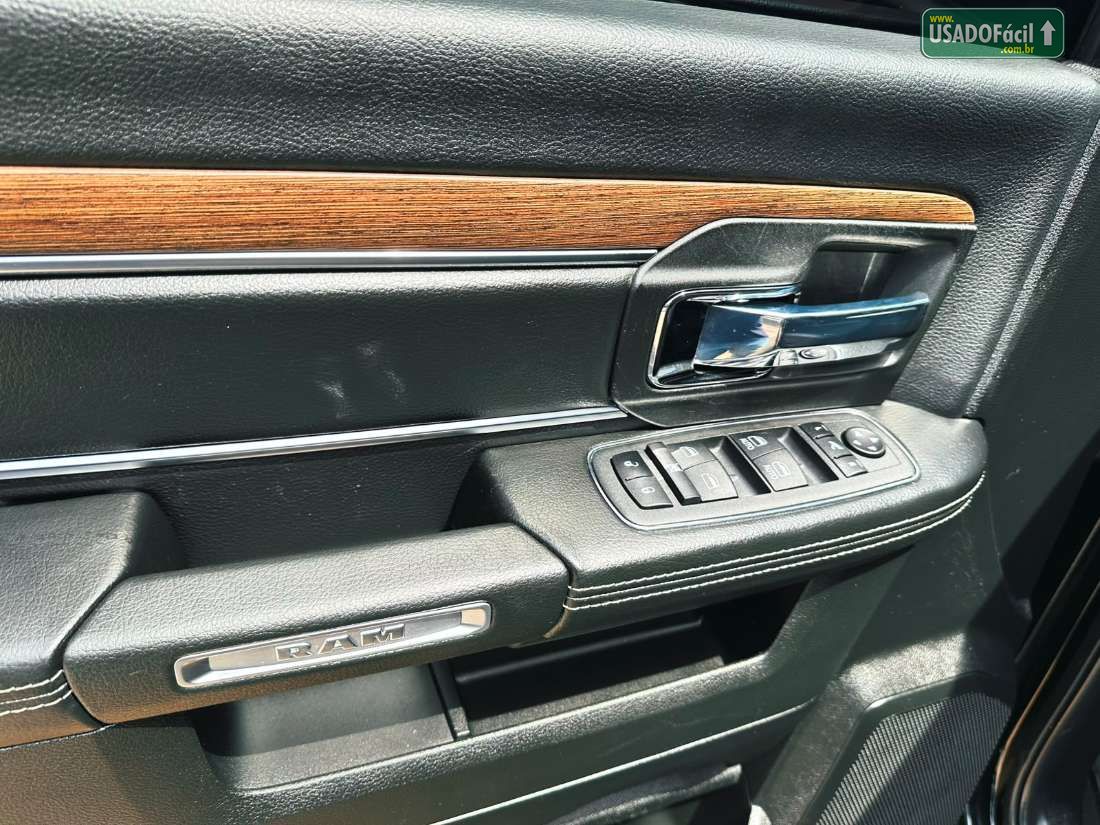 RAM Ram Classic Laramie CD 5.7 V8 4X4 Automático 2022/2022 — foto 4 de 18