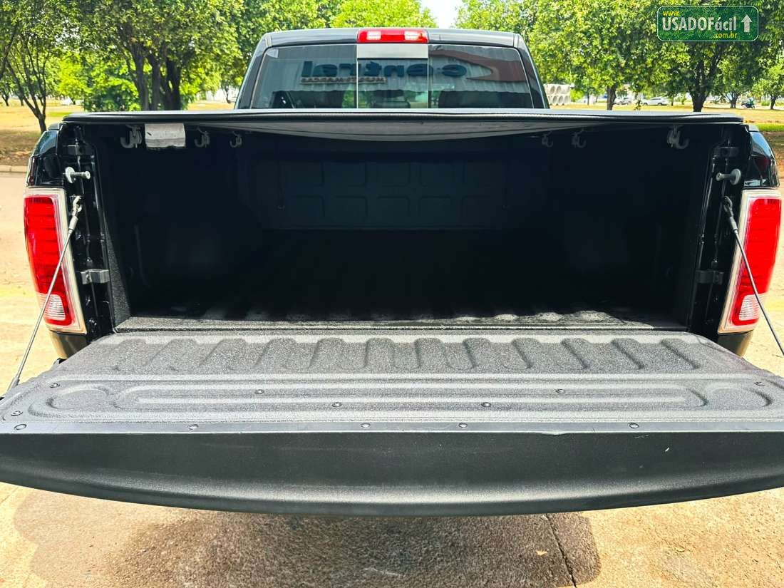 RAM Ram Classic Laramie CD 5.7 V8 4X4 Automático 2022/2022 — foto 14 de 18