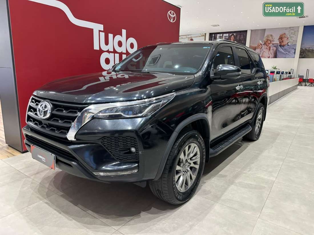 Toyota Hilux SW4 SRV 4x2 2.7 Automático Flex