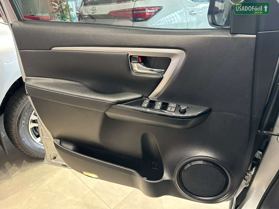 Toyota Hilux SW4 SRX 2.8 4x4 TDI Automático Diesel 2023/2024 — foto 14 de 16